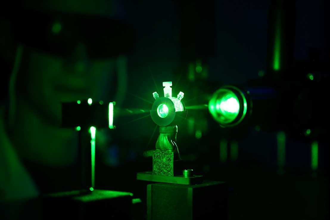 Enlarged view: A Raman laser spectroscopy to find new mixtures of working fluids.  [Image Credit: Gianfranco Guidati]