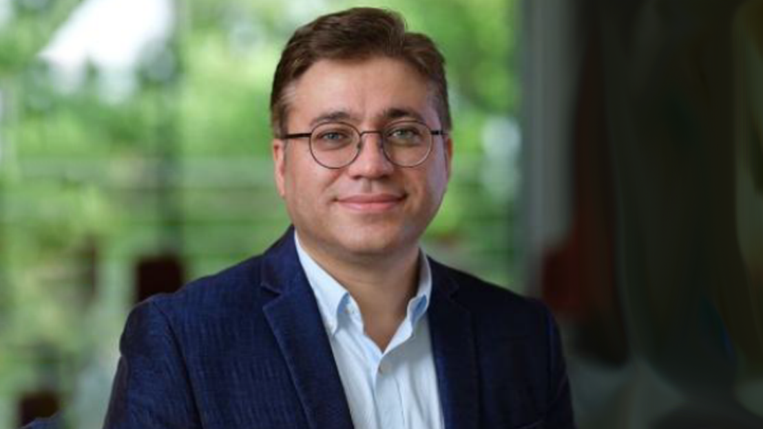 picture of Prof. Jalal Kazempour  in front of a blurry background