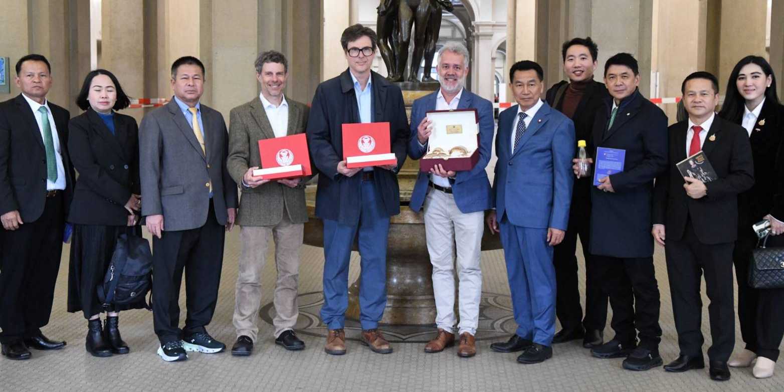 group picture thai delegation with esc